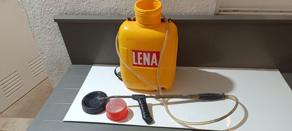 Máquina de sulfatar ,pulverizador Lena