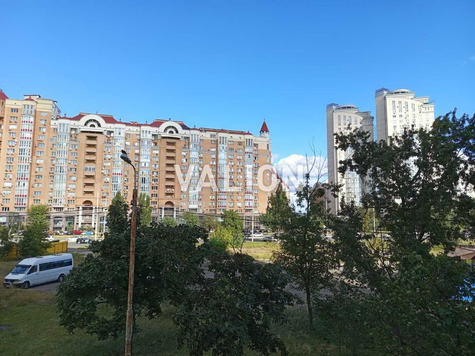 Без %. Продам 3-комн. квартиру, р-н Оболонь, ул. Приозёрная 2Б
