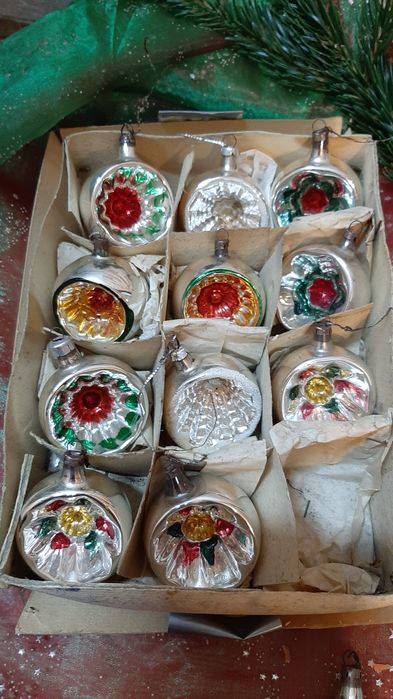 Szklane bombki reflektorki,ozdoby choinkowe PRL.12 sztuk.