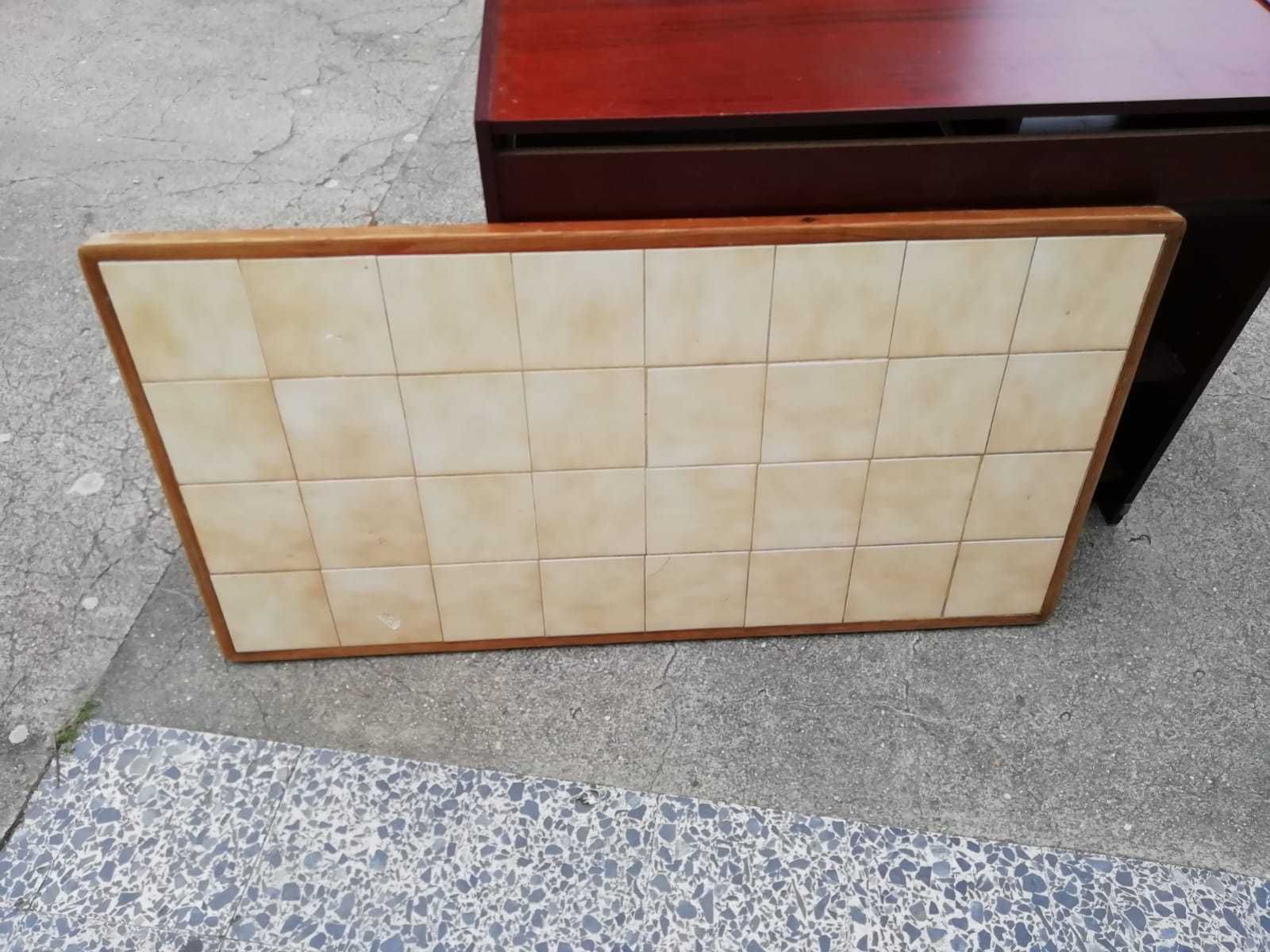 Tampo de mesa com azuleijos