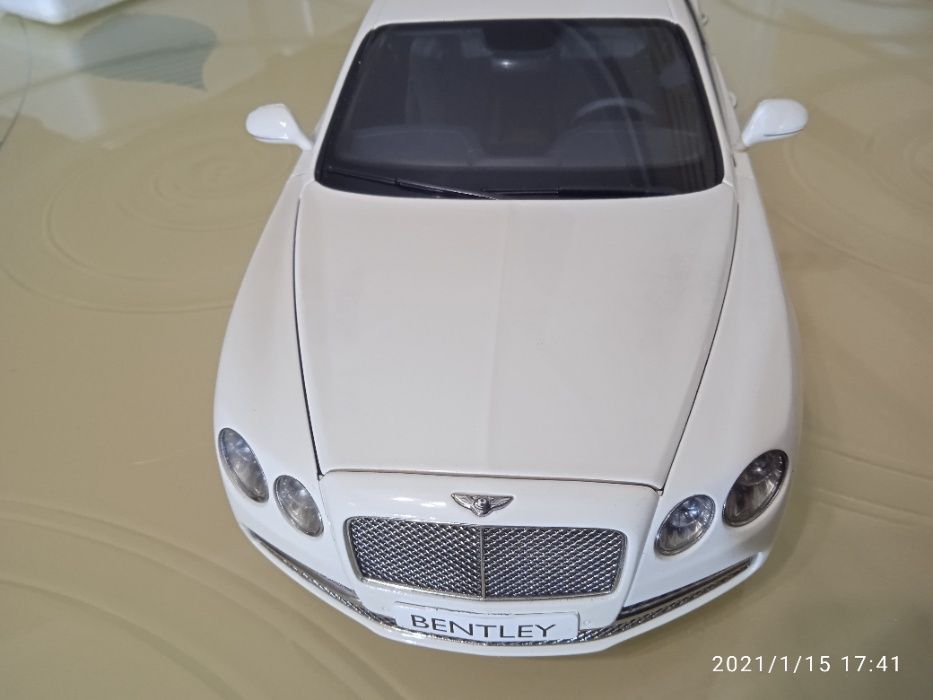 модели 1.18 Bentley Flying Spur W I2 blanc glacier