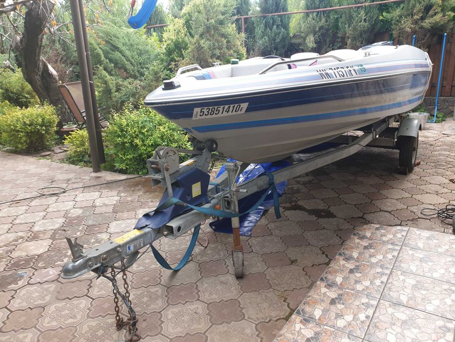 Катер Bayliner Capri 1500, лодку с мотором