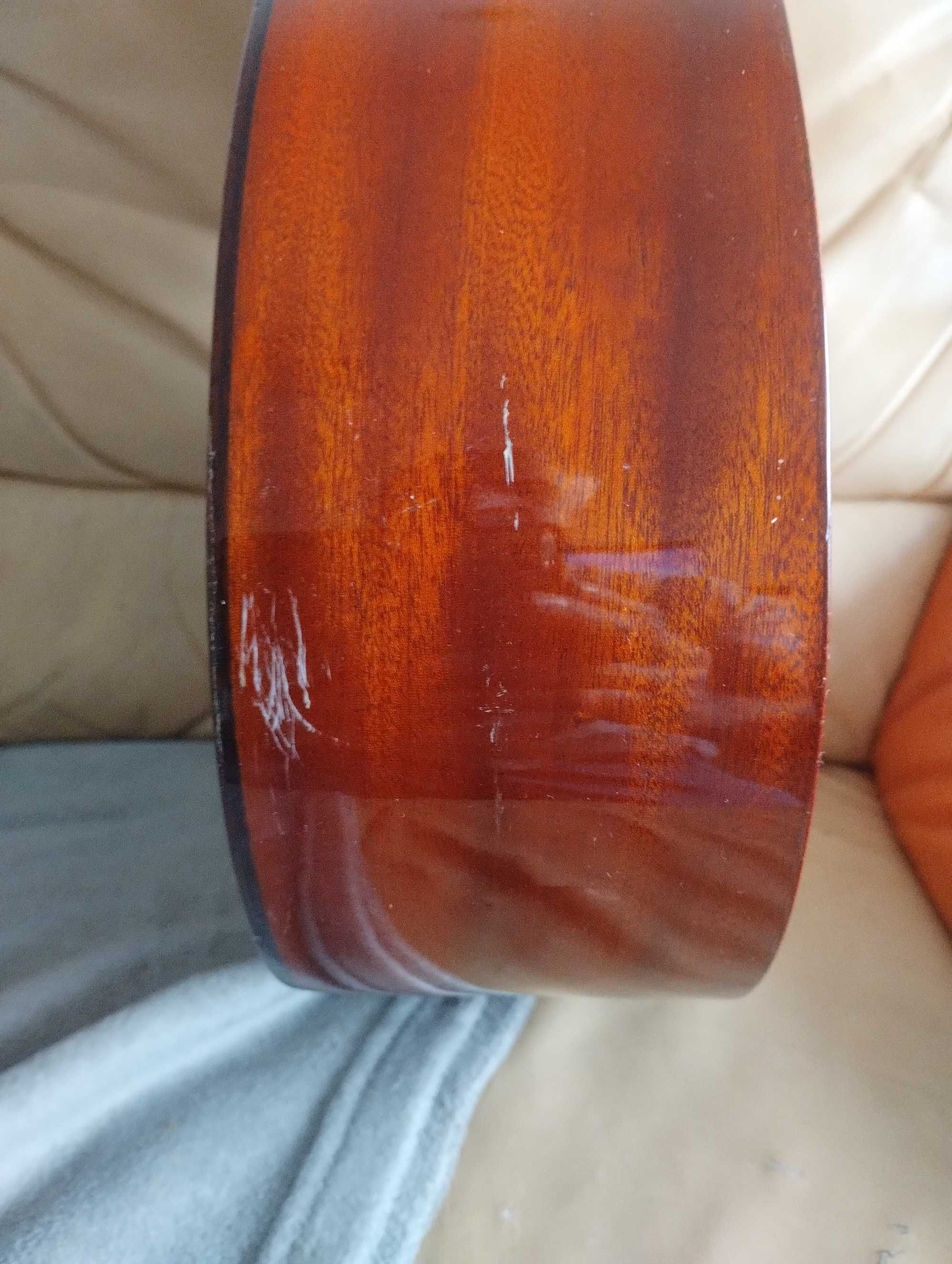 Gitara klasyczna Aria.