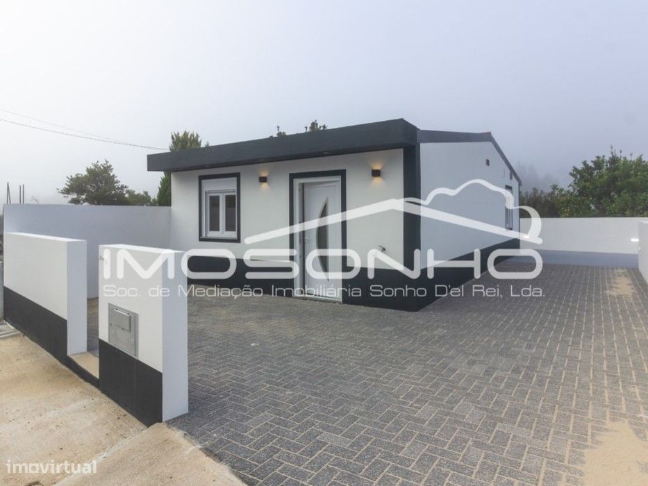 Moradia, com 2 quartos, totalmente remodelada