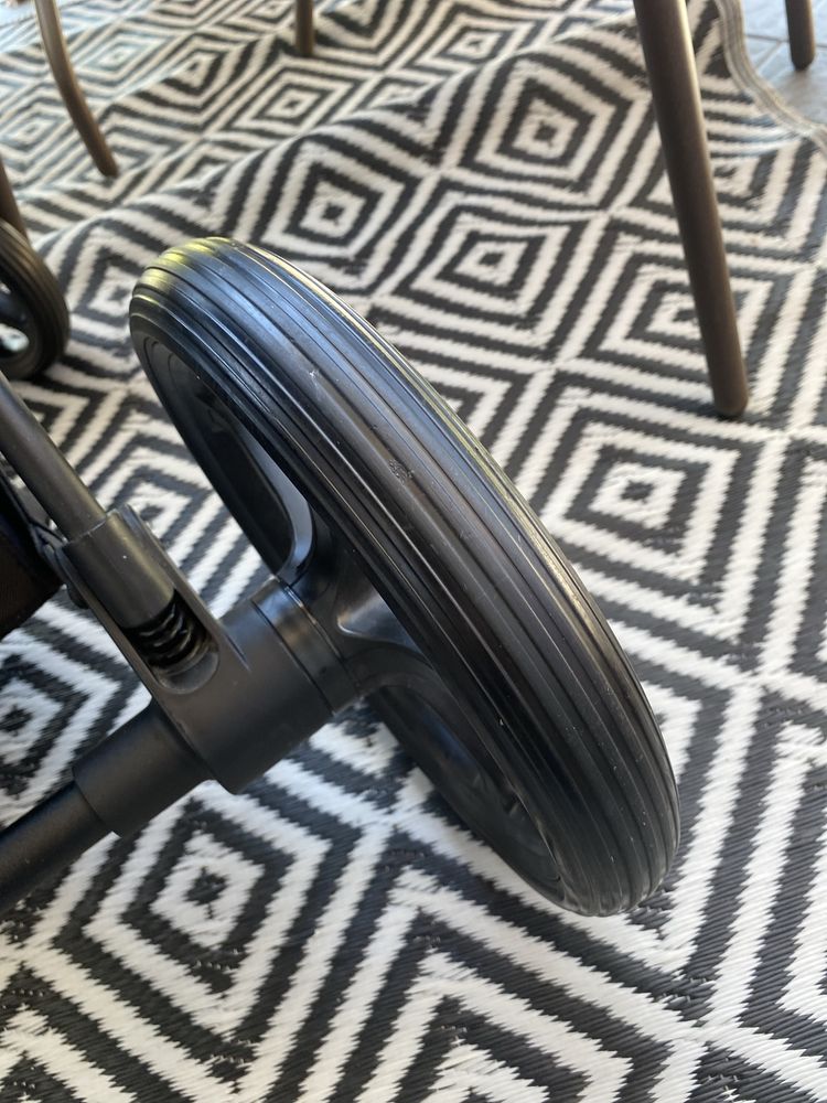 Wozek  Cybex Priam 4.0 stan barfzo dobry wyprany stelaz plus gondola