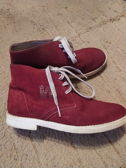Ботінки червоні.