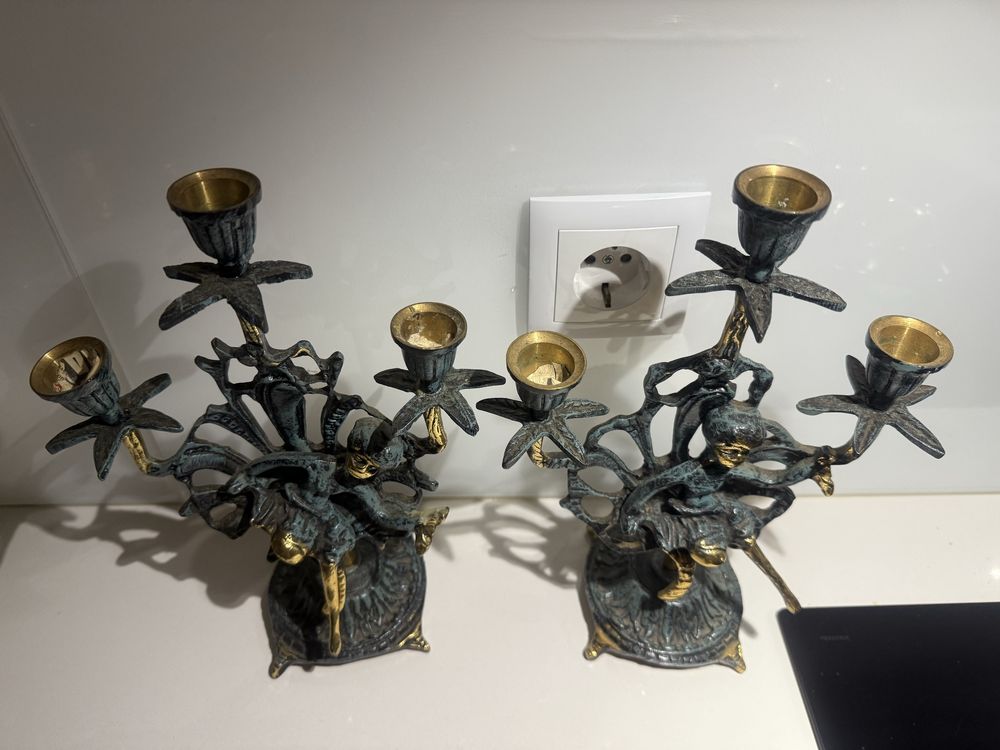 Par de Castiçais em Bronze Fundido – Estilo Art Déco / Fantasia