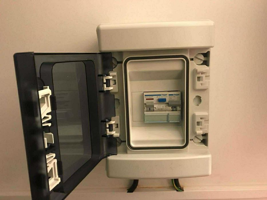 Inversor Huawei SUN2000-3,68 KTL-1 + medidor consumos + quadro proteca