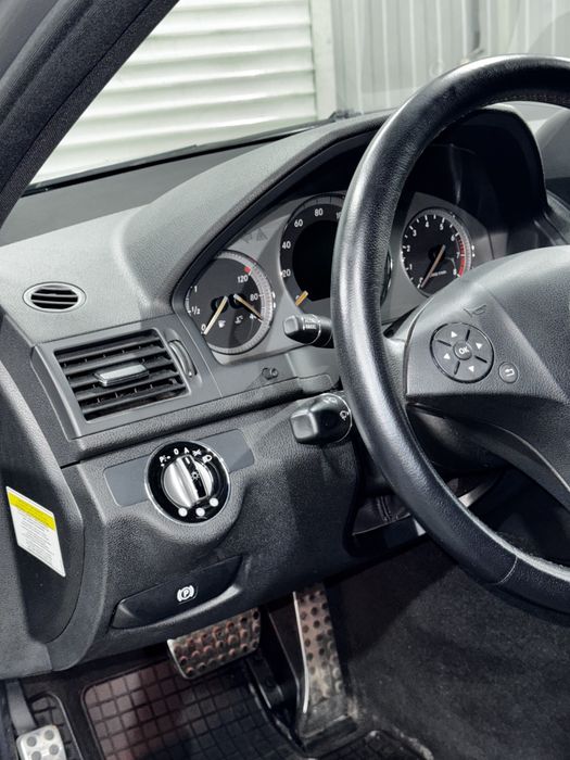 Мерседес с300 99350км, 2 власники.