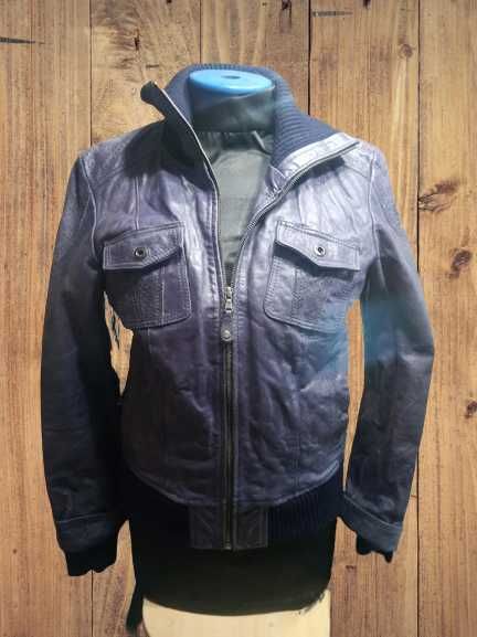 Продам жіночу шкіряну куртку