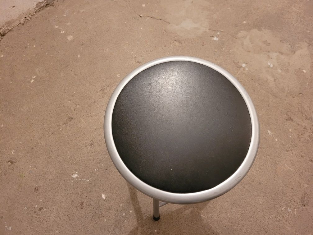 Krzesło/stołek/taboret metalowy rozkładany.