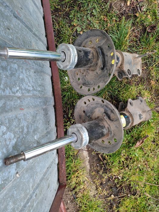 Amortyzatory przód Opel Zafira c