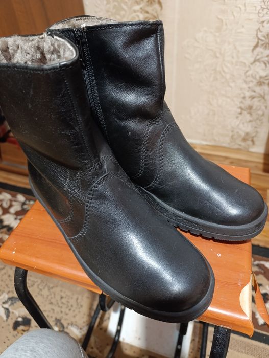 Продам женские зимние сапоги