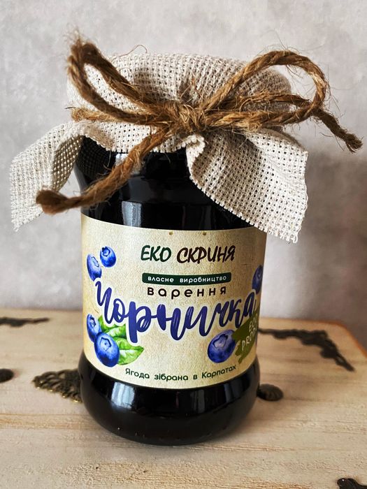 Білі гриби та ягоди