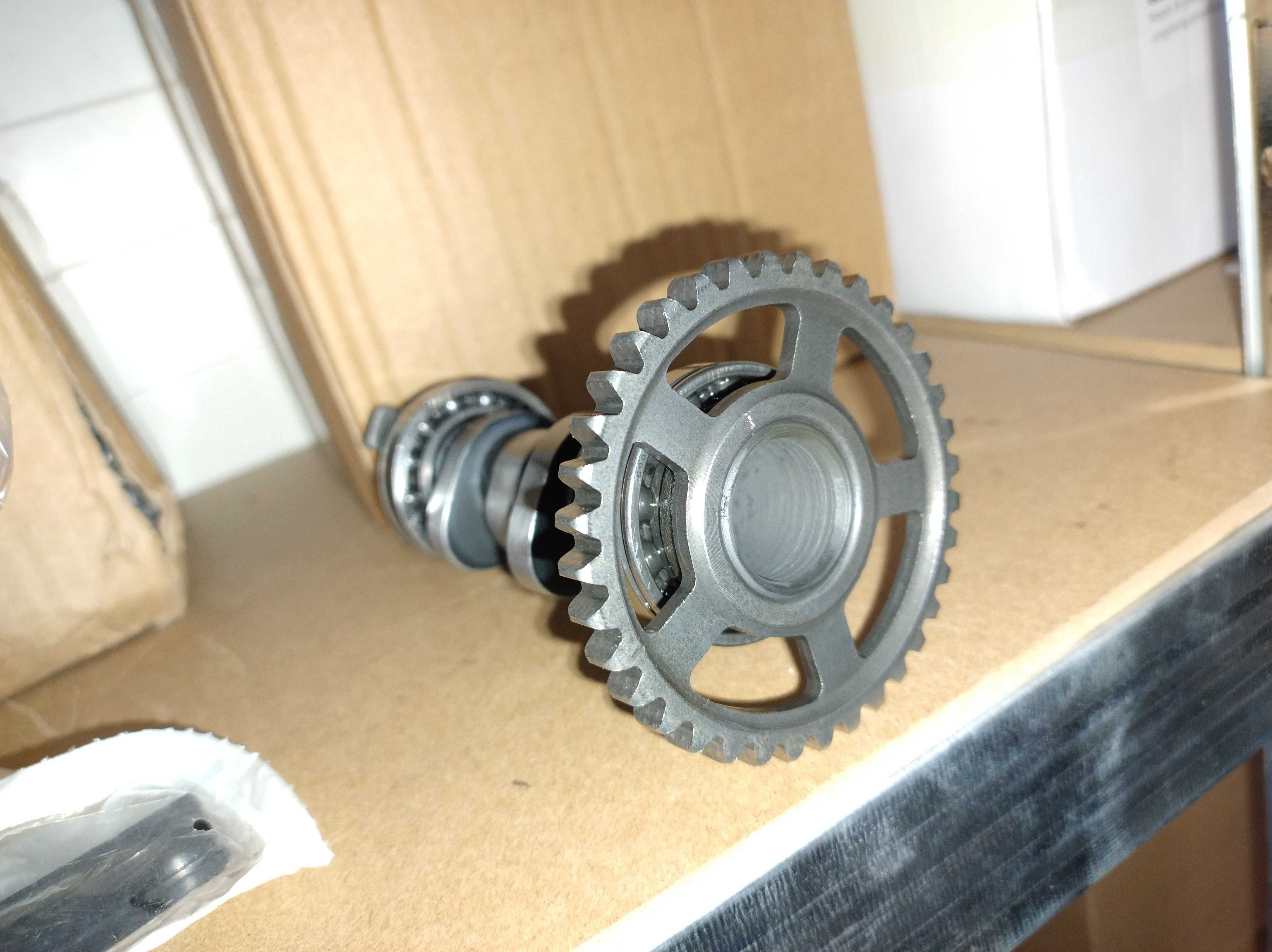 Honda crf 250 wałek rozrządu 04-09r