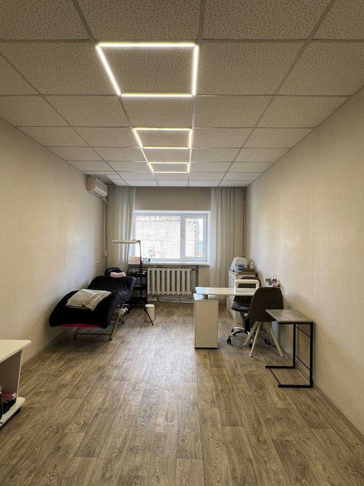 Продаж офісного поверху 315 м² — готовий бізнес у центрі Дніпра