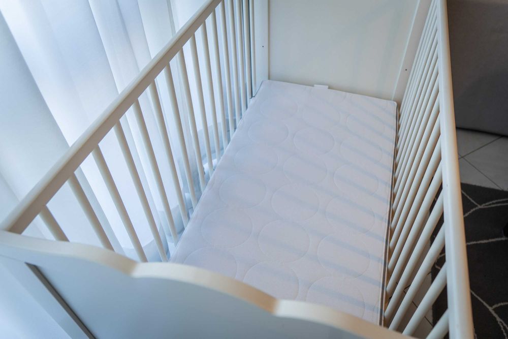 Berço IKEA HENSVIK + Colchão SKÖNAST | 120x60 cm | Leça do Balio