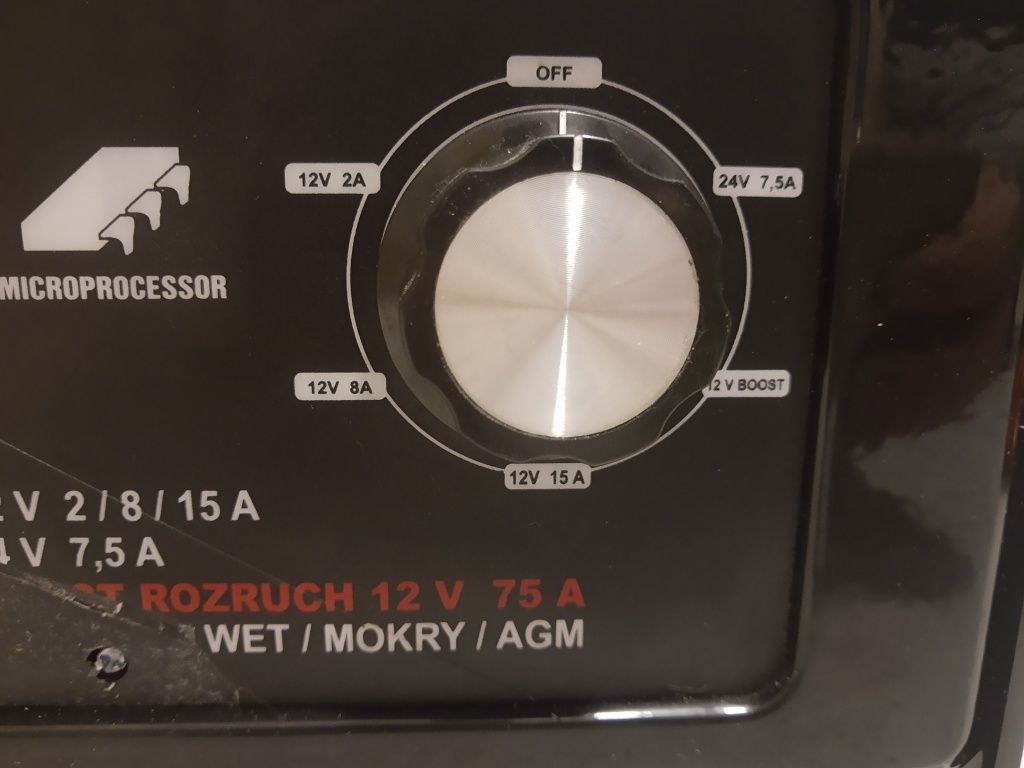 Elektroniczny prostownik z rozruchem i testerami 75A Yato 12v 24v