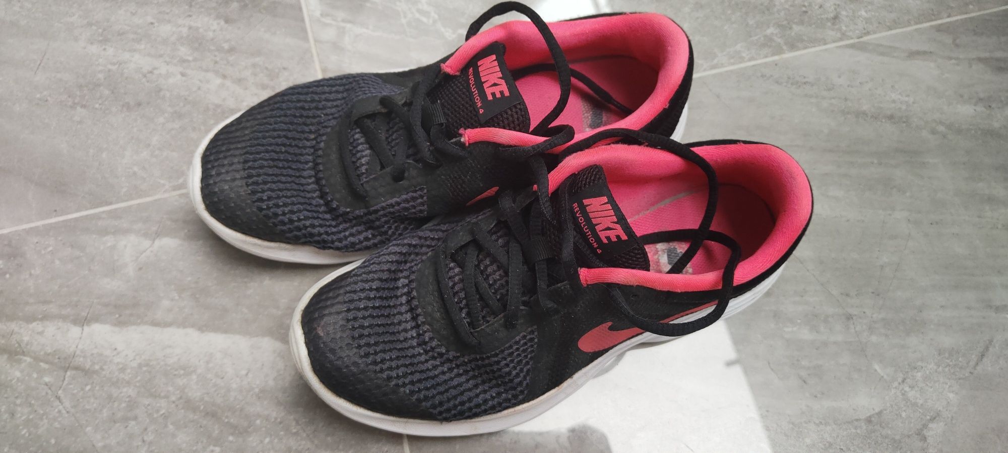 Buty sportowe NIKE r. 5,5 / 38,5