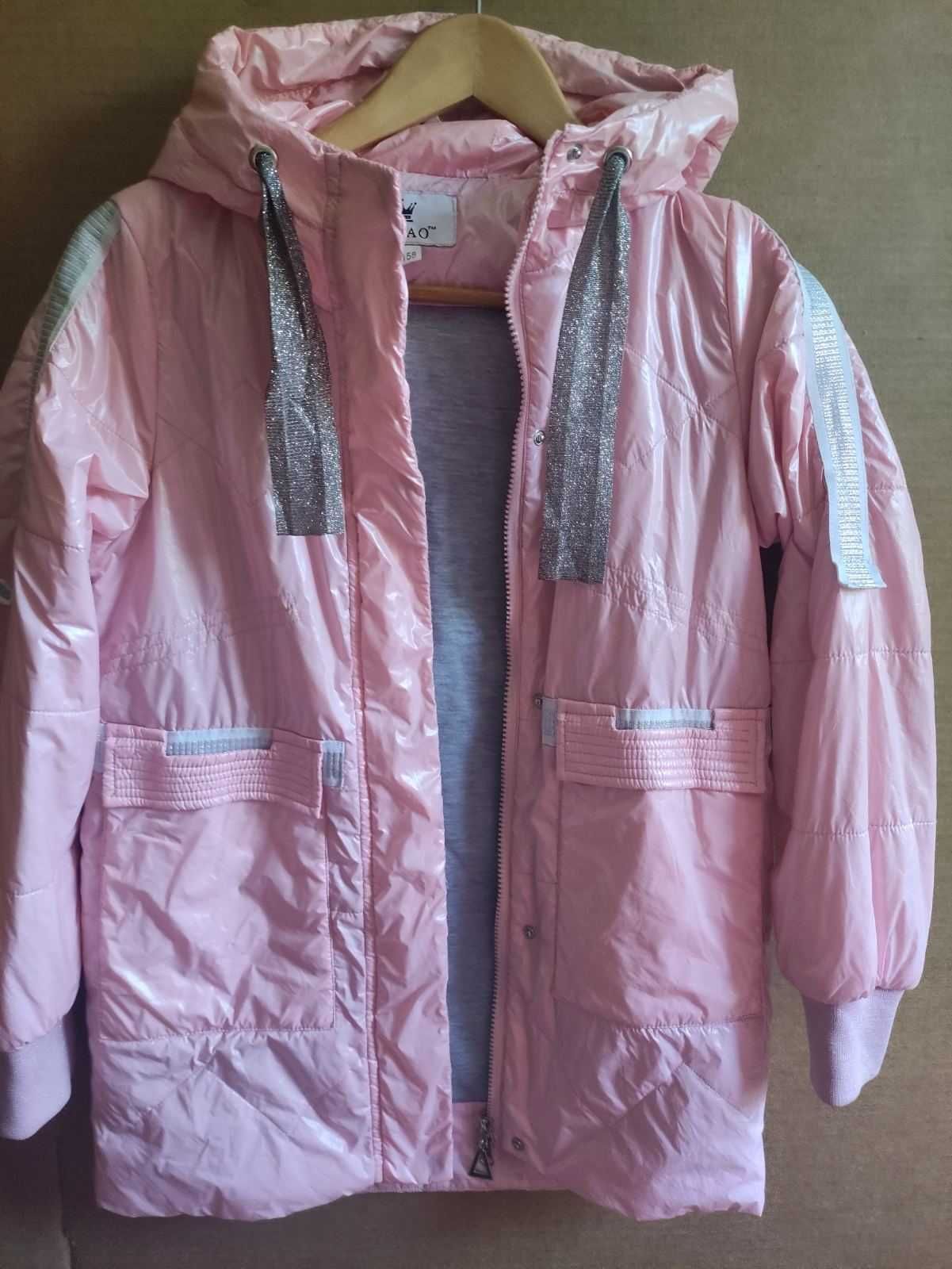 Новая розовая курточка с капюшоном