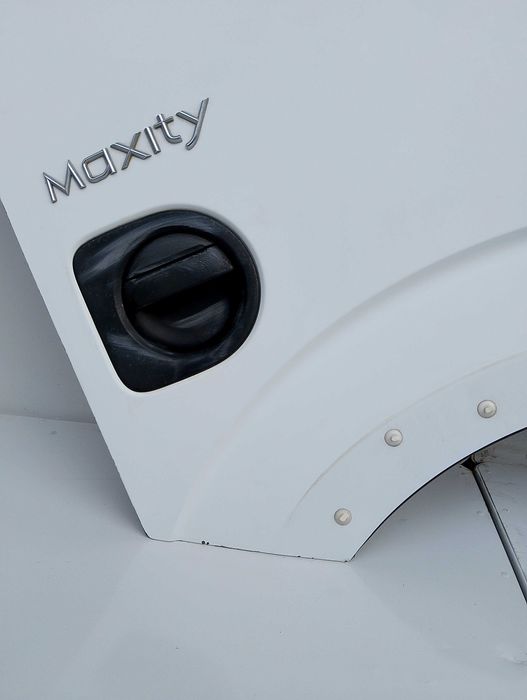 Drzwi boczne Prawe do Renault Maxity / Nissan Cabstar 07-