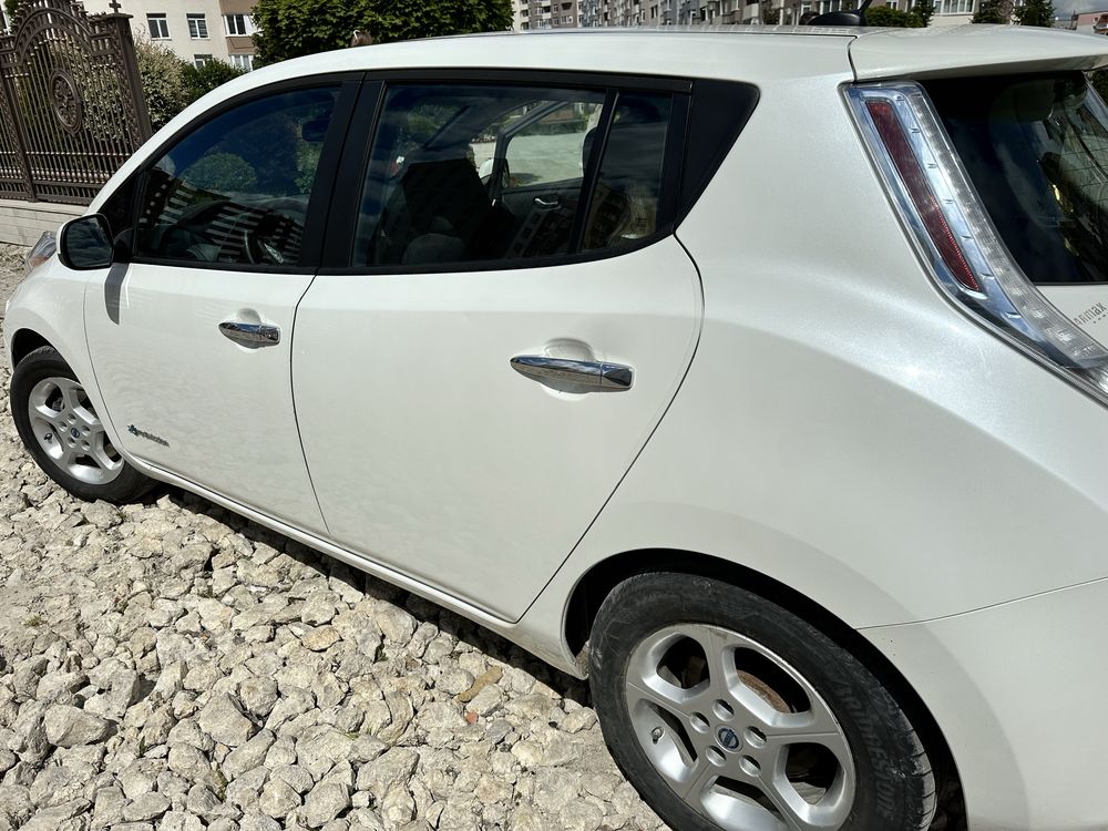 Nissan leaf 2013. 24Kw