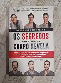 Livros variados em bom estado.