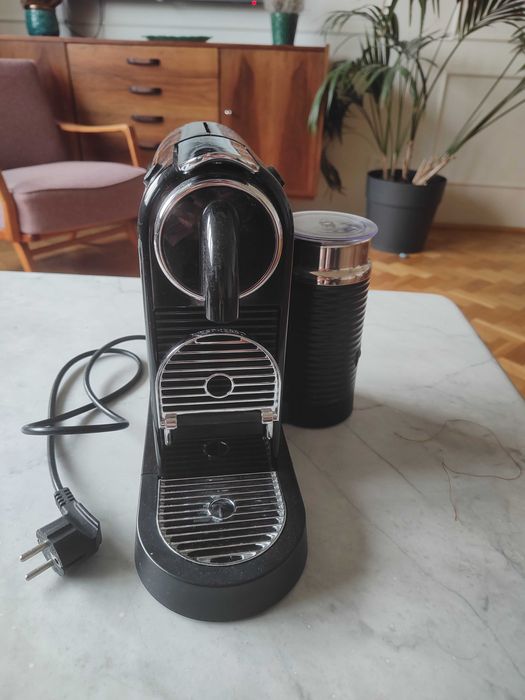 Ekspres na kapsułki Nespresso CitiZze spieniaczem