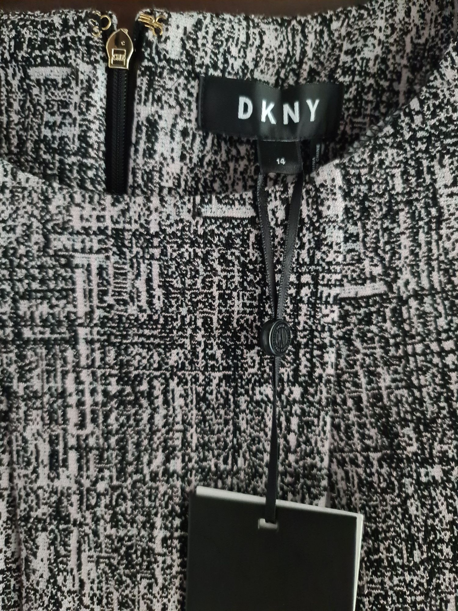 Женское платье DKNY