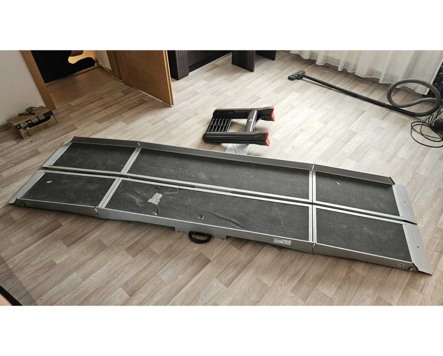 Rampa podjazdowa do wózków inwalidzkich, podjazd / najazd do wozków