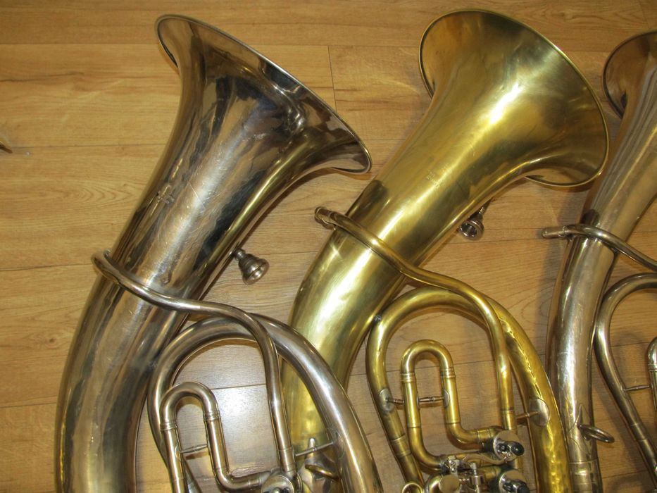 Баритон Сі-бемоль Мідний духовий інструмент