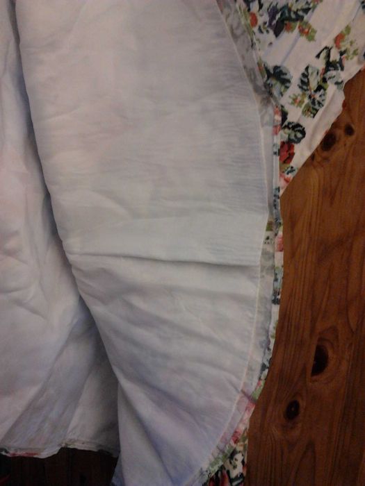 Sukienka w kwiaty s. Moriss r 36, kolor jasna z motywami kwiatowymi.