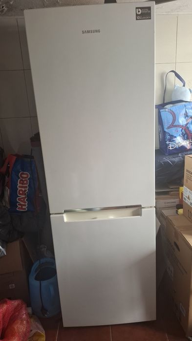 Frigorífico combinado Samsung RB29FSRN DWW usado
Vendo porque adquiri