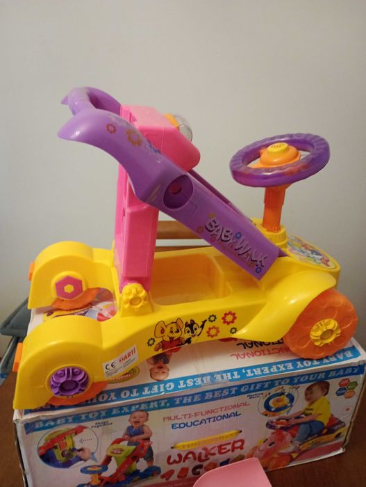 Jeździk chodzik pchacz interaktywny baby walker 18M+