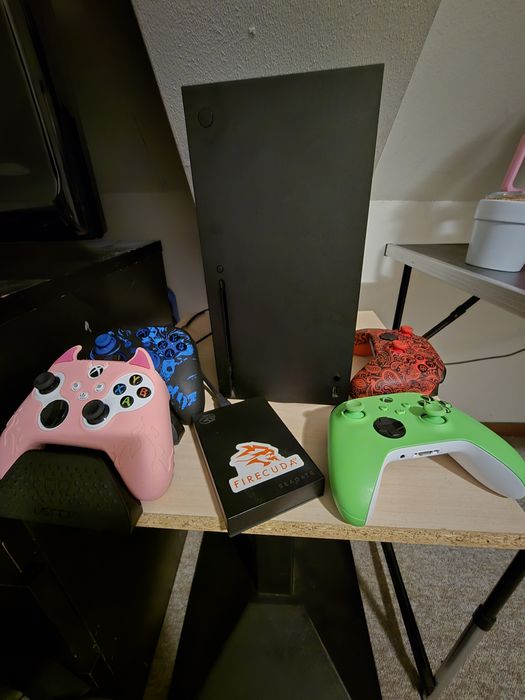 Xbox Series X (4 kontrolery)