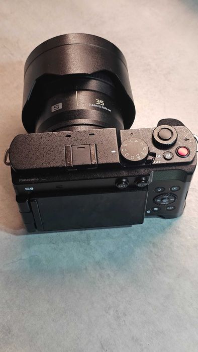 Panasonic Lumix S9 + Lumix 20-60mm – Like New Sirui Cage + Accessories64575232498819122