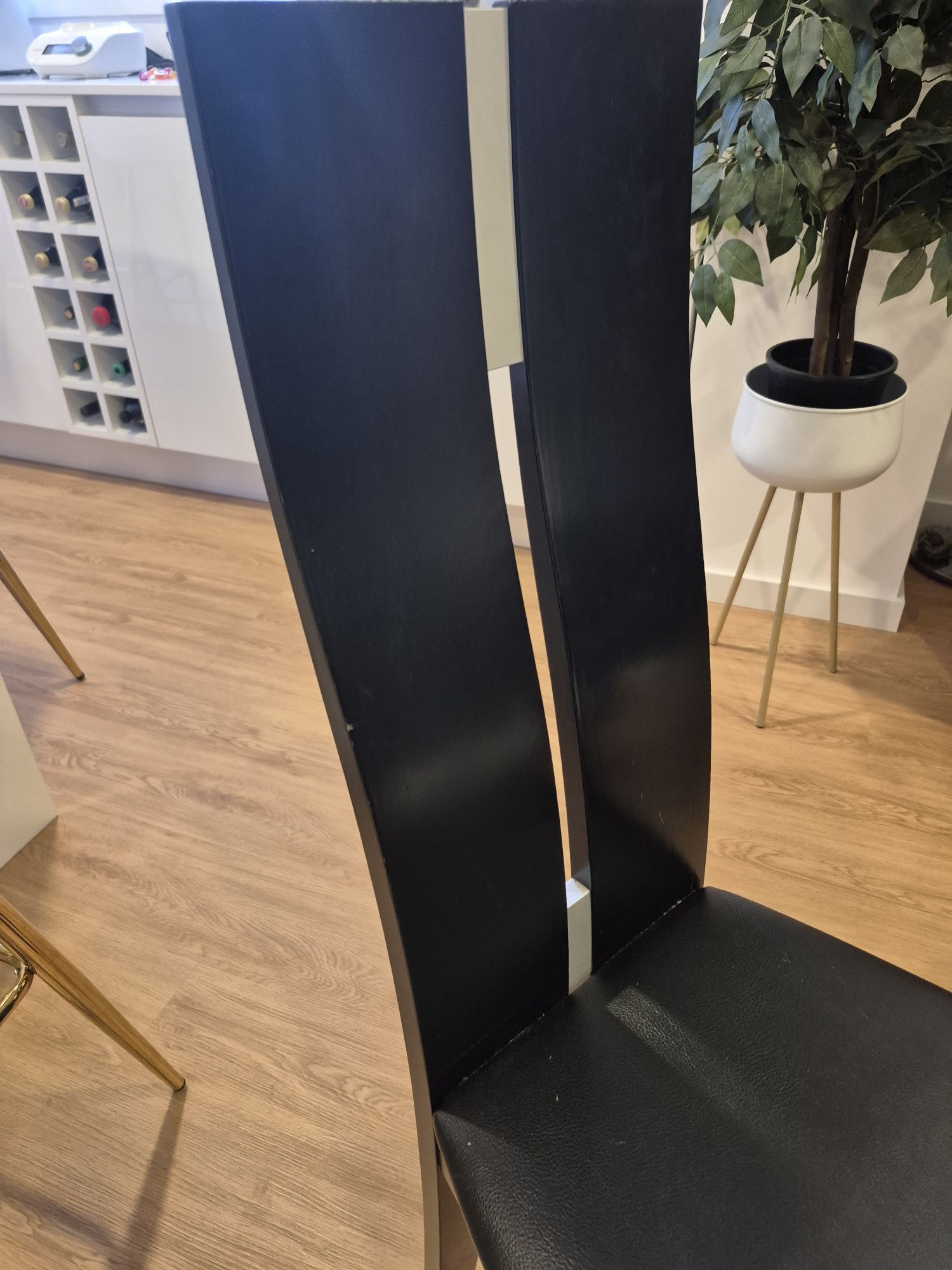 Mesa de vidro e Madeira + Cadeiras