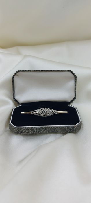 Złota broszka Art Deco z diamentami.