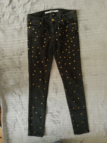 spodnie rurki wzory kropki czarne jeansy jeans