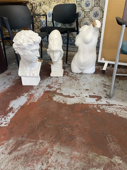 Bustos em muito bom estado