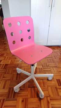 Cadeira IKEA cor rosa modelo Jules