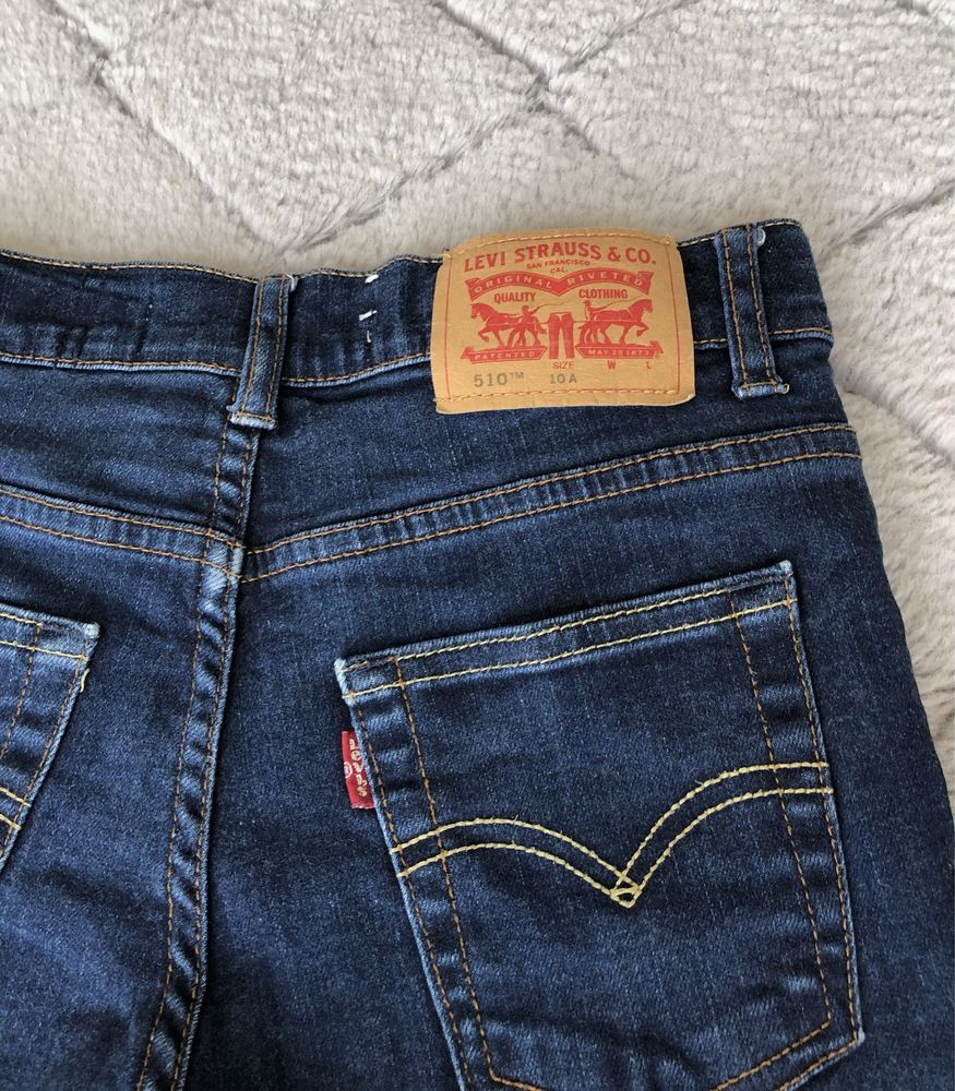 Niebieskie, granatowe dziecięce i młodzieżowe dżinsy skinny, Levis 510