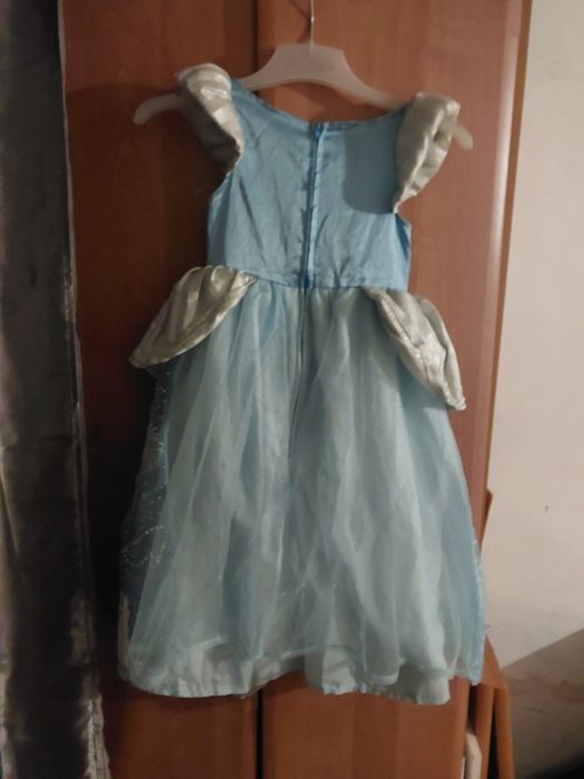 1.Продається плаття  2. Здається в оренду