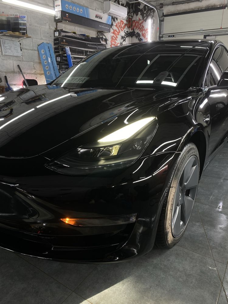 Tesla Model 3 2023 року Rest