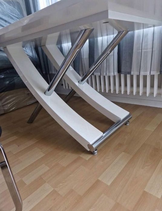 Сучасний обідній стіл бренду INOSIGN. Білий глянець.