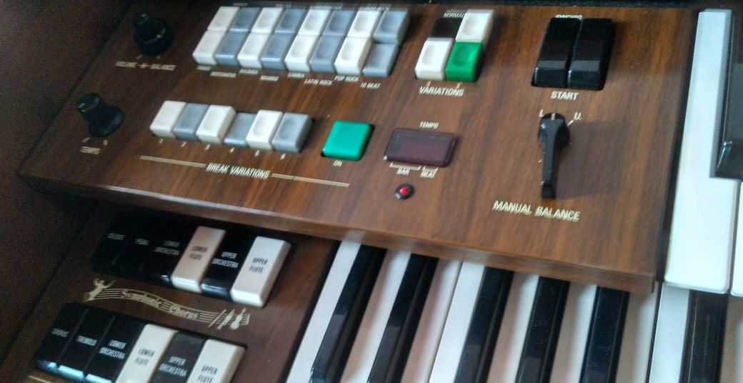 Organy Yamaha Electone D-85