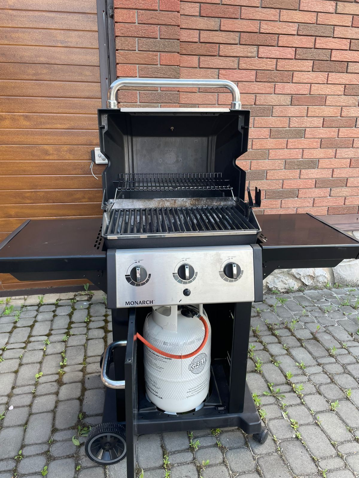 Гриль газовий Broil King Monarch