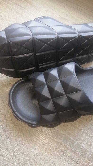 Продам новесенькі сланці 38 розміру