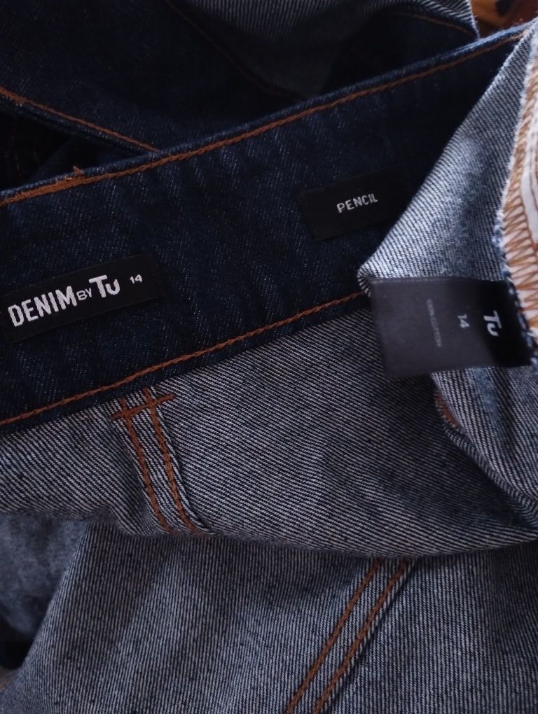 Spódnica jeansowa rozpinana z kieszeniami marki Tu 42