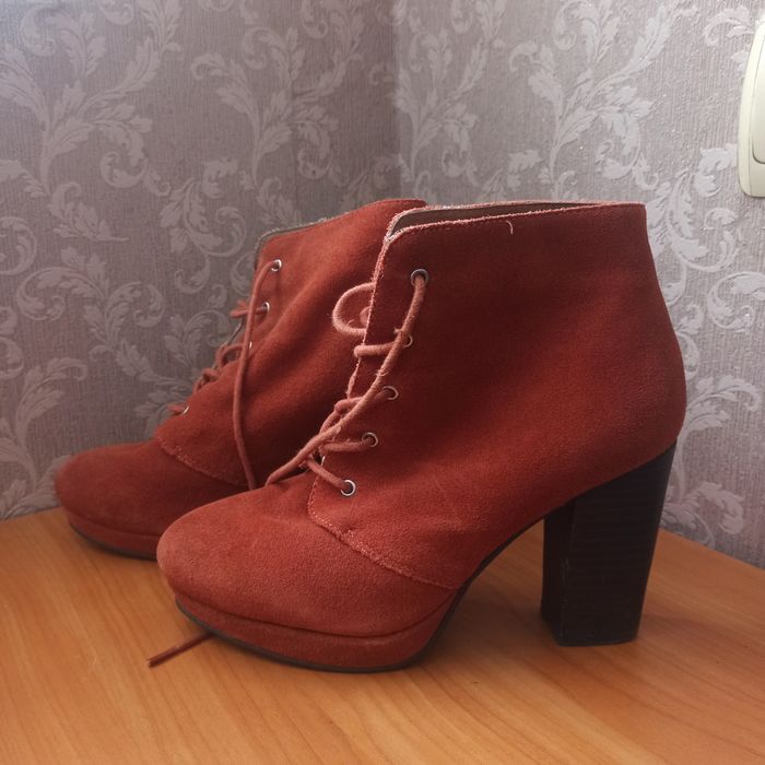 Жіноче весняне взуття замша